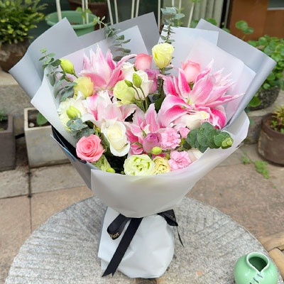 宿迁9朵玫瑰混搭百合，爱恋纯真无邪