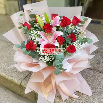 宿迁11朵红玫瑰百合，全世界里只有一个你